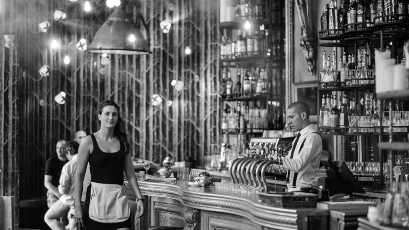 Экс-депутат орыс тілі үшін даяшыға пышақ ала жүгірді