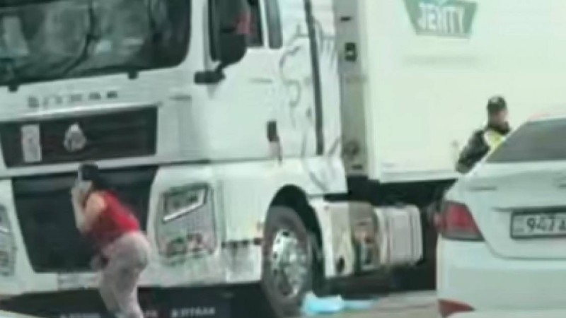 Алматыда 7 жастағы қызды жүк көлігі қағып кетті