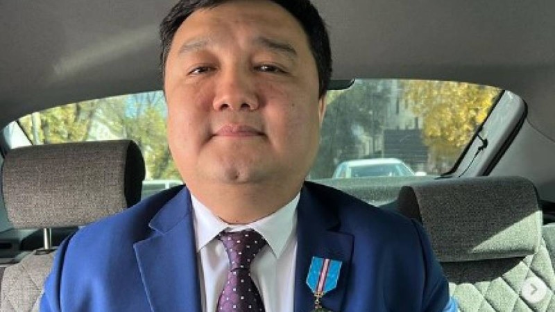 "Әкем қуанышымды көрмеді": Ескендір Хасанғалиевтің ұлы "Құрмет" орденімен марапатталды