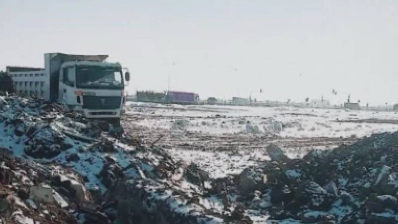 Жаңа адамдар шұғыл араласуды талап етеді: Астанада қоқыс заңсыз төгілуде!