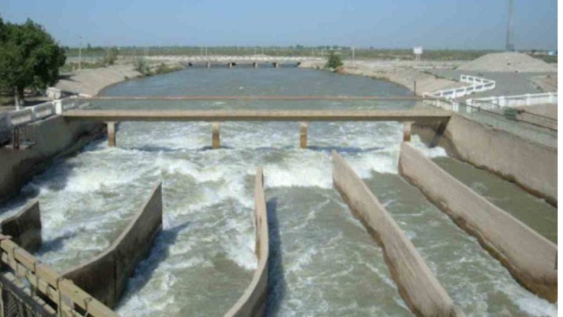 "Бөгет жарылып, адамдар қашып жатыр": Алматы облысындағы тасқынға қатысты видеоны әкімдіктегілер түсіндірді