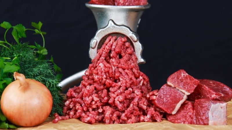 Астана тұрғыны фаршқа малдың тұяғын қосып сатқан (Видео)