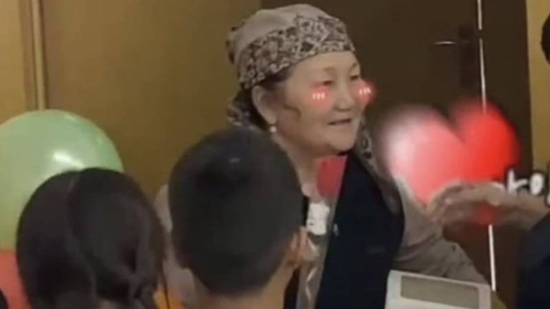 Алматы облысында оқушылардың еден жуушыны туған күнімен құттықтаған видеосы жұртты сүйсіндірді