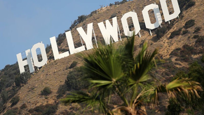 Әйгілі Голливуд актері әйелі екеуі коронавирус жұқтырғанын мәлімдеді