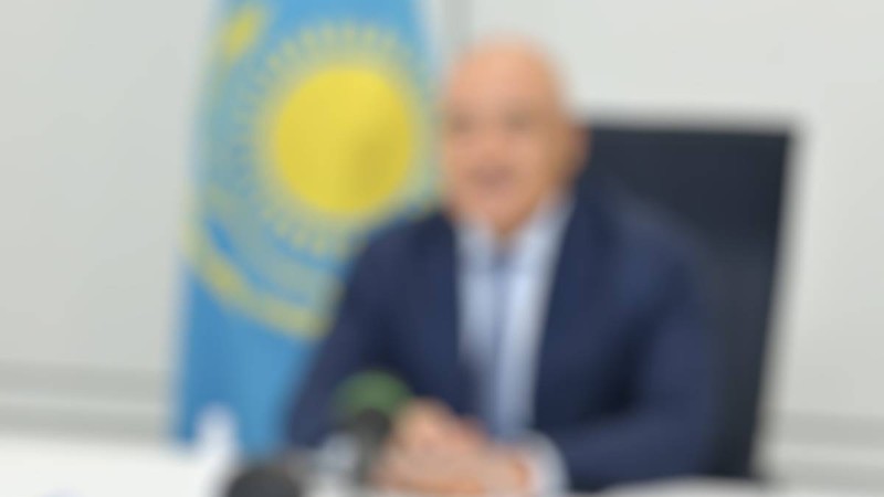 1 миллион 900 мың теңге жалақы алатын әкім