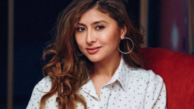 «Қажет болса, неге шешінбеске»: Айнұр Ілиясова сүйісу сахналары бар киноға түсуге дайын екенін айтты