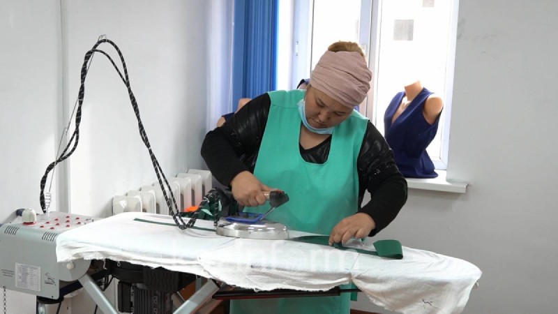 «Әкімдіктен үй, азық-түлік сұрап жүретінбіз»: Алматы облысында аналар кәсіп бастады