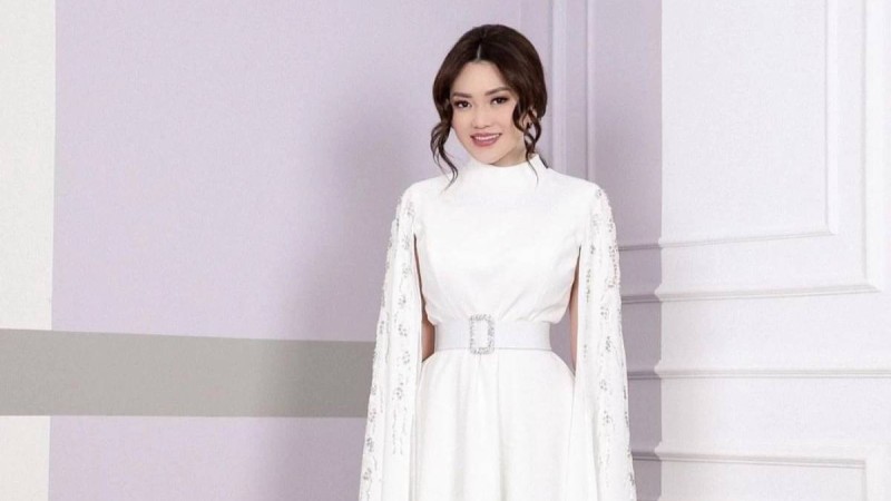 "Құны – 20 миллион теңге": Ерке Есмахан ұлының кіндік шешесінің ең қымбат дүниесін айтып қойды