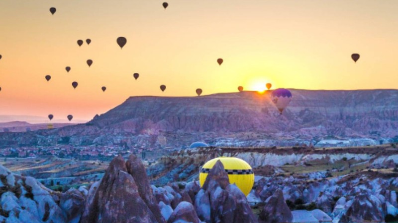 Түркияда туристер отырған әуе шары құлады: қаза тапқандар бар