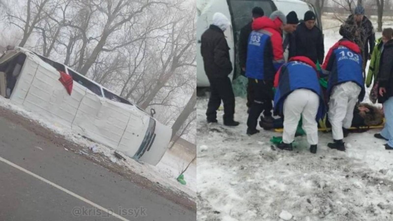 Алматы облысында перзентхана қызметкерлері отырған шағын автобус аударылды (видео)