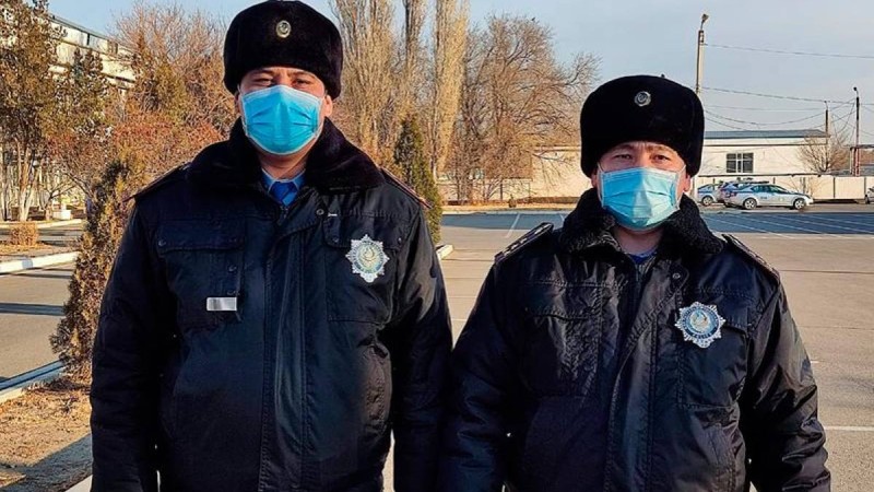 Тараздық полицейлер көпірден секірмек болған қызды құтқарып қалды (ВИДЕО)