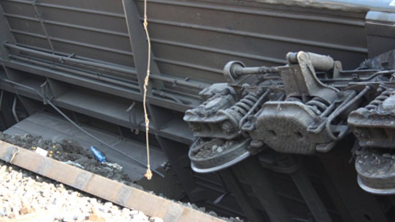 Павлодарда жүк пойызы электровозбен соқтығысты – видео