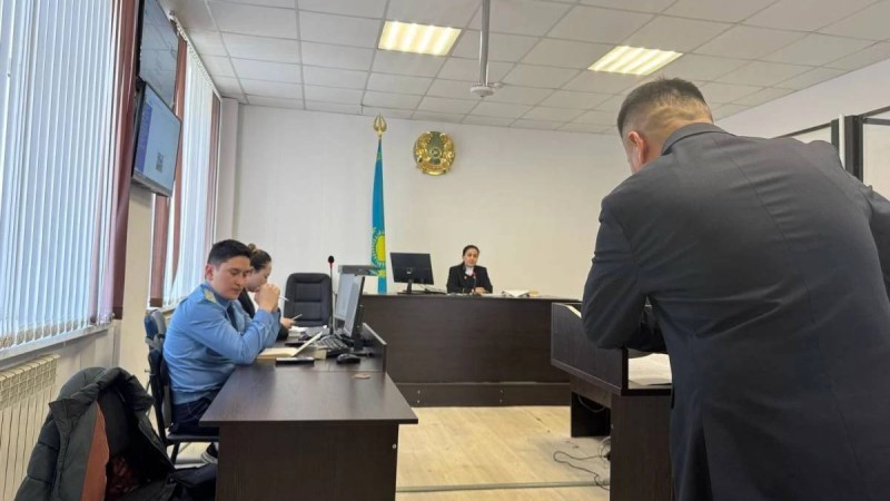 "Президент келерде ғана жол белгісін салған": Прокурор Ақтөбе әкімдігінің қызметкерін 8 жылға соттауды сұрады