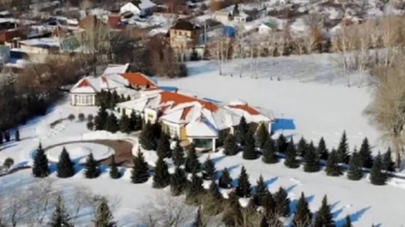 "Баспанасы жоқ": БҚО әкімі жылына 100 млн теңге жұмсалатын резиденцияда тұрады