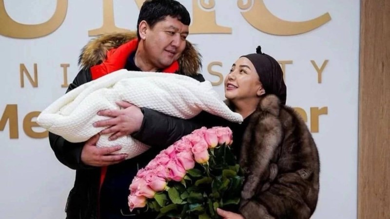 "Көп адам шақырмадық": Алтынай Жорабаева қызын қырқынан шығарды