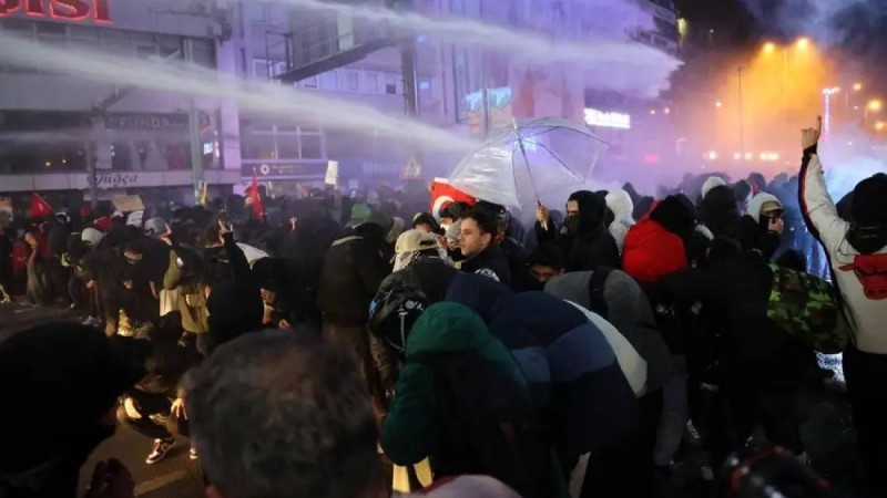 Түркияда Ыстамбұл мэрінің ұсталуына қарсы наразылық кезінде 1400-ден астам адам тұтқындалды