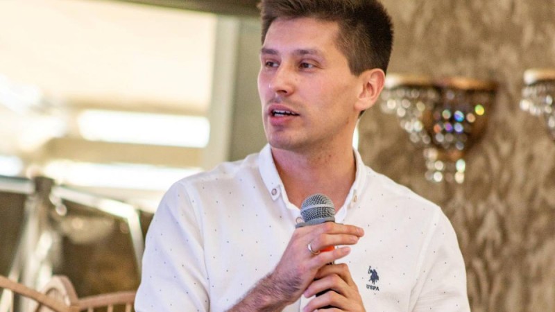 Рамиль қазақ тілін қорлап, менсібегені үшін құн 500 миллион теңгедей қаржы төлесін – Тұрарбек Құсайынұлы