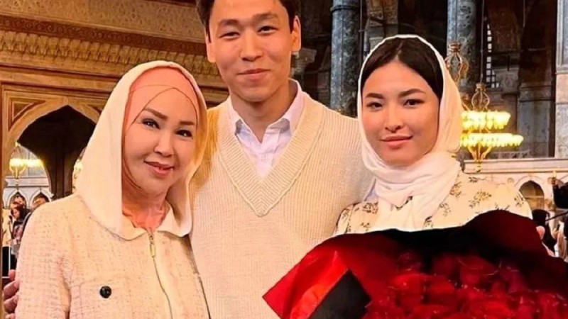 Айнұр Тұрсынбаева: "Тамақты көшеден ішіп келемін, "келін, шай қайда" деген бізде жоқ"