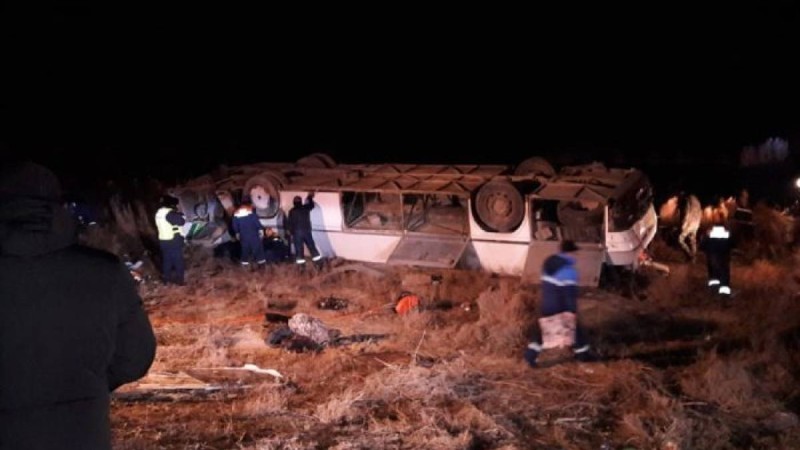 Қызылорда облысында автобус аударылды: бірнеше адамның мәйіті табылды