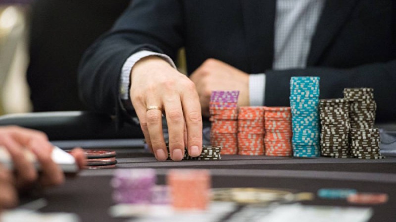 Қазақстандықтар құмар ойынға салынған туыстарын сотқа бере алады