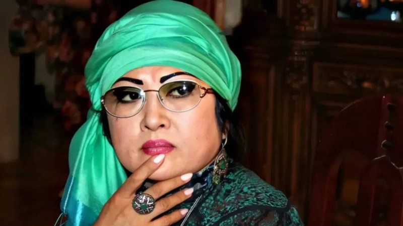 "Бар шындықты айтсам, төбе шашыңыз тік тұрады". Әнші Мақпал Жүнісова елге мұңын шақты