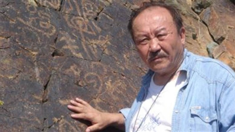 “Әбден белден басып, өктем сөйлеп қалған Мағауин демократияны түсінбейді-ау”: Журналист әйгілі жазушыны сынап тастады