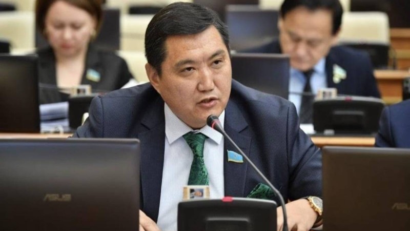 “Әлихан Смайыловтың үкіметі әлсіз еді” - депутат экс-Премьер Министрдің кандидатурасына неге қарсы болғанын айтты