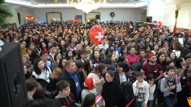 Үш жасар қазақстандық бүлдіршін жәрмеңкеде автокөлік ұтып алды – видео