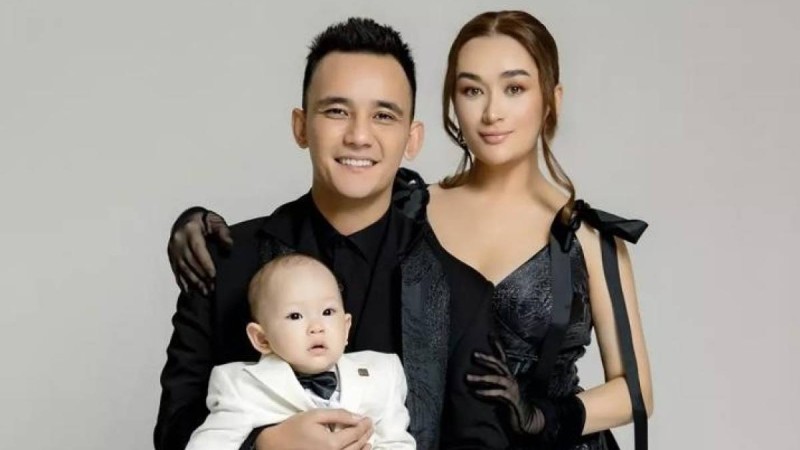 Әли Оқапов ұлының 1 жасын Вьетнамда атап өтті