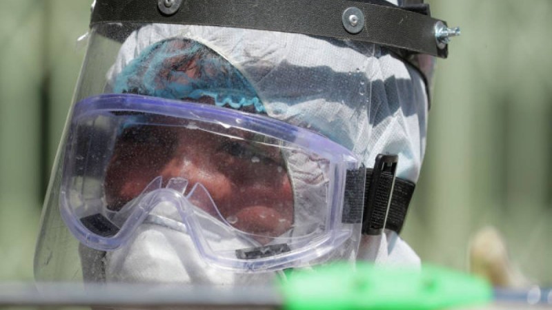 Ұлыбританияда денсаулық сақтау министрінің орынбасары коронавирус жұқтырды