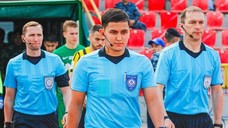 «Садақа»: Ақтөбелік жанкүйерлер тараздық төрешіге ақша аударып жатыр