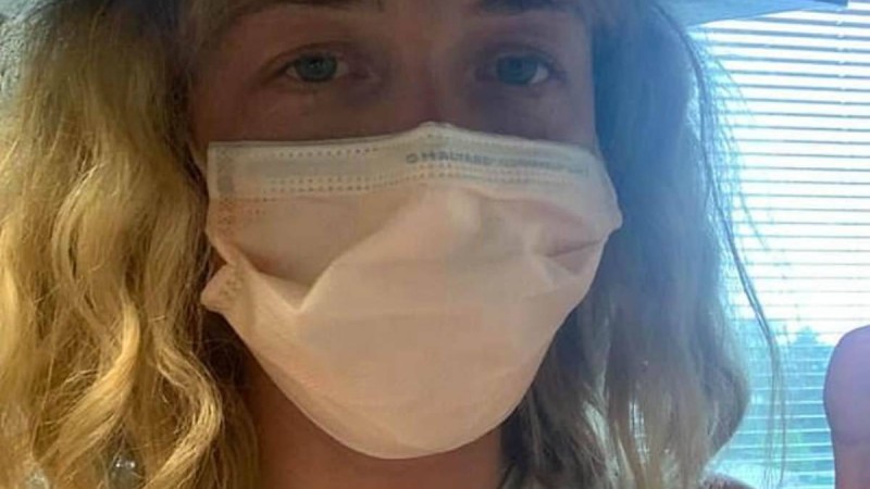 Коронавирусқа шалдыққан әйел: Бұл қарапайым тамақ пен бас ауруы - Қазақстан жаңалықтары