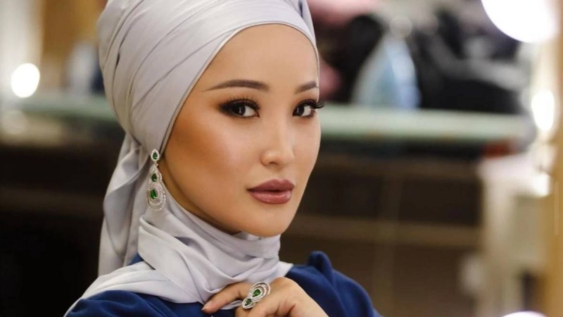 "7 ай ғана бірге тұрдық": Мөлдір Әуелбекова бұрынғы күйеулерімен қандай қарым-қатынаста екенін айтты