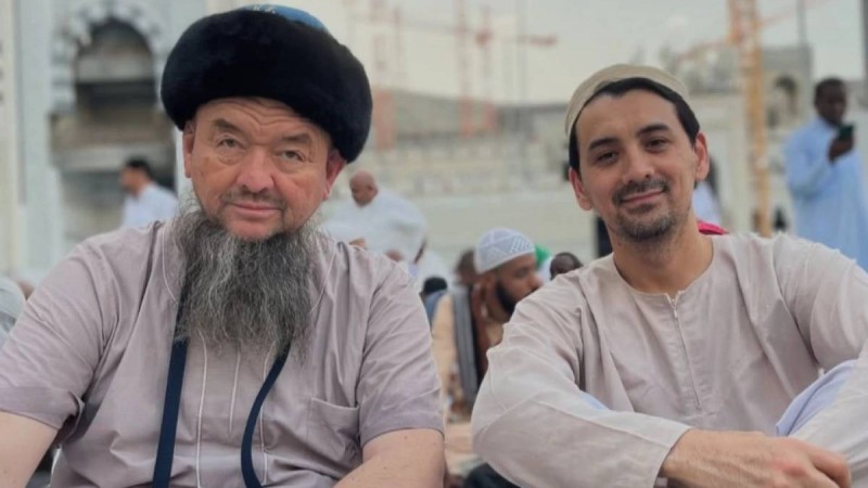 Айдар Тұрғамбек балаларға аяғын уқалатқан дін қызметкерінің туысы болып шықты