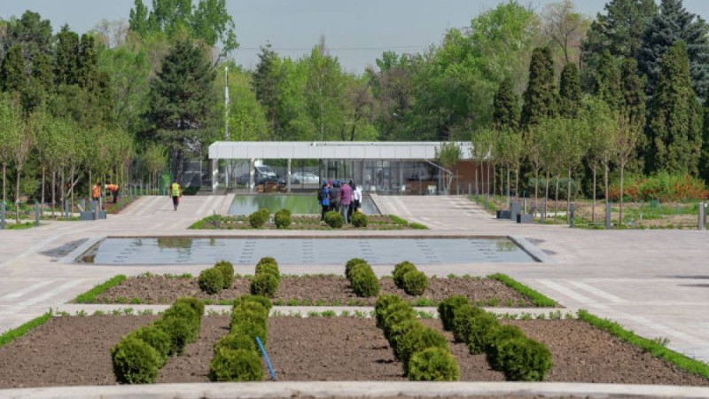 Тоқаев Алматыдағы ботаникалық баққа барды