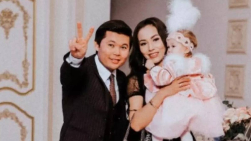 Ернар Айдардың қызының тұсауын Мейрамбек жұбайымен бірге кесті (ВИДЕО)