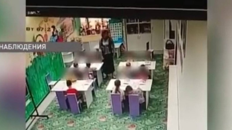 "Тәпішкемен ұрып, қараңғыға қамап тастаған": Орал полициясы балабақшадағы балаларды ұру ісін тергеуді бастады
