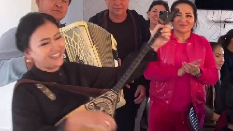 Гүлзира Айдарбекова күйеуінің туған күнінде ән айтқан әншіге бриллиант тақты (ВИДЕО)