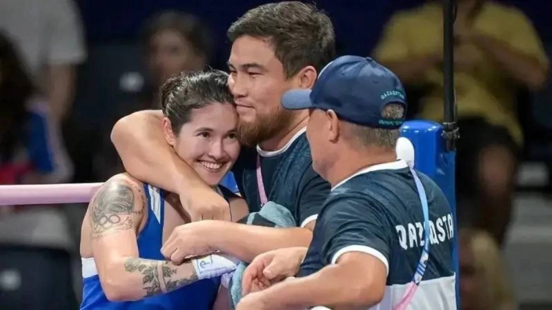 Боксшы Назым Қызайбай әлемнің үш дүркін чемпионы атанды