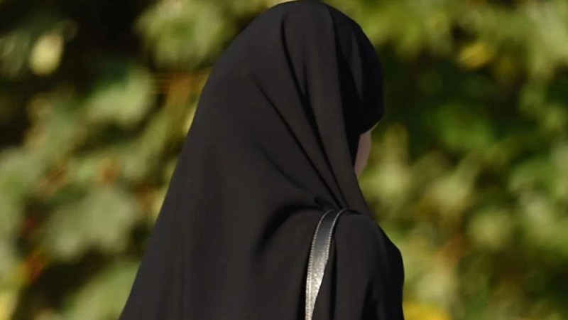 Қазақстанда кімдерге хиджабпен жұмысқа келуге рұқсат етілген: Премьер-министрдің орынбасары жауап берді