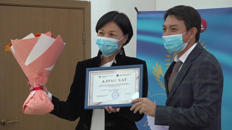 Алматыда Абай өлеңдерін үздік оқыған өзге ұлт өкілдері марапатталды