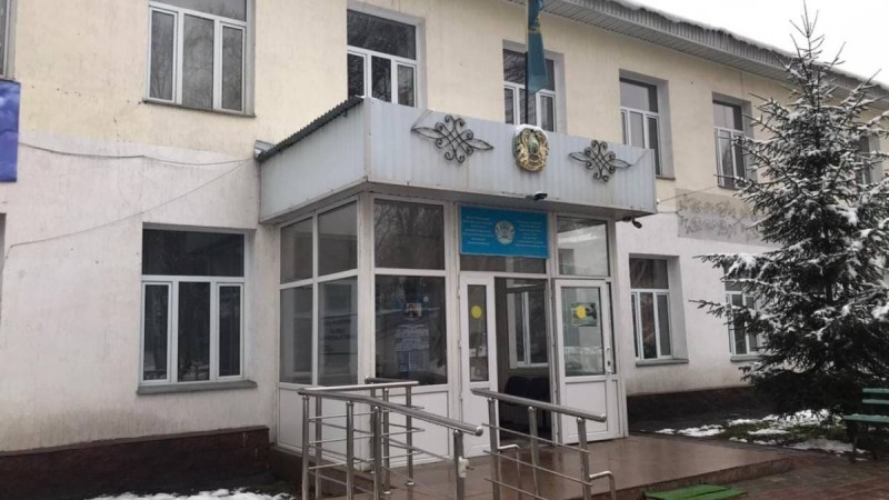 Алматылық директор мектептегі жылуды талап еткен жалғызбасты ананы сотқа бермекші