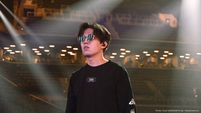 Димаштың 10,000$ ақша таратып жатқаны рас па?