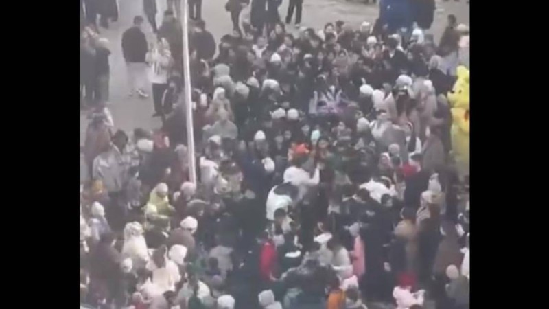 Тегін затқа таласқан жаңаөзендіктер жұрттың ашуына тиді