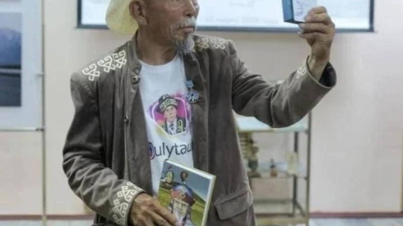 Ұлытау облысында Қазақстанды жаяу аралаған саяхатшыға пәтер берілді