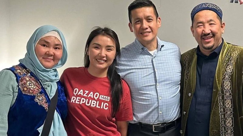 Нұрлан имам әйелімен бірге көзге түсіп, елді сүйсінтті