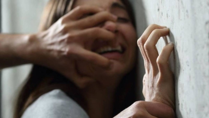 17 жігіт зорлаған оқушы қыздың анасы күдіктілерден 8 млн теңге алған