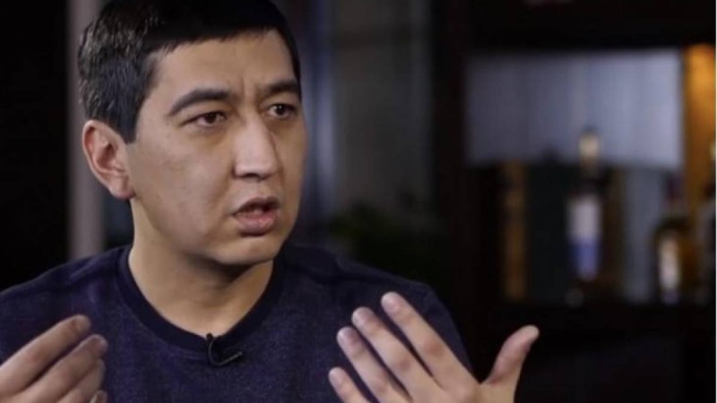 "Сүйген қыздарыңмен туған анаңды салыстырмашы": депутат Ринат Зайытов жас ақындарға ренішін білдірді