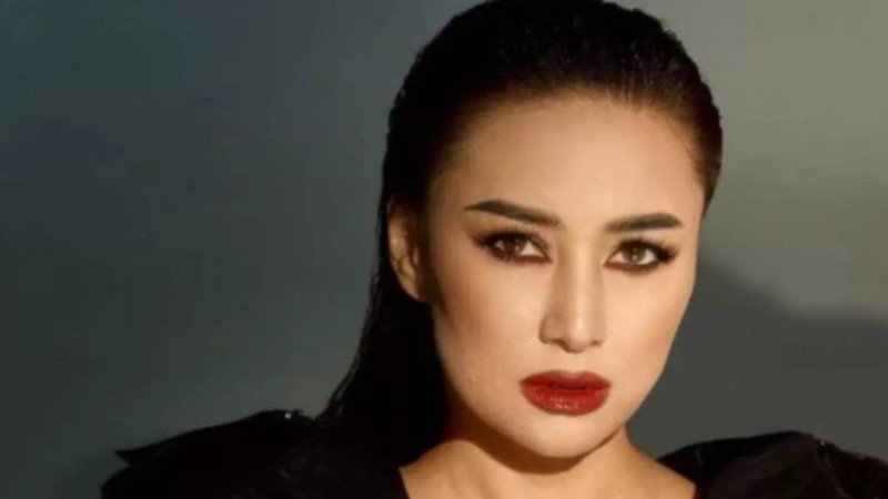 "Қорқынышты": Сәдуақасованың жаңа образы елді шошытты (фото)