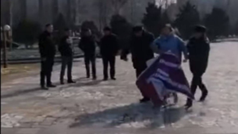 Қырғызстанда зорлық-зомбылыққа қарсы әйелдер шеруінің қатысушыларын ұрып-соғып, қамауға алды - Қазақстан жаңалықтары